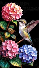 Lade das Bild in den Galerie-Viewer, Stickpackung mit Perlen "Kolibris an Hortensien"