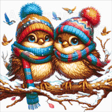 Lade das Bild in den Galerie-Viewer, Stickpackung mit Perlen "Spatzen mit Mützen"