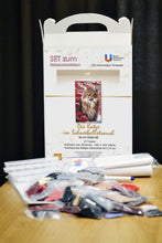 Lade das Bild in den Galerie-Viewer, Stickpackung mit Perlen "Die Katze im Schneeballstrauch"