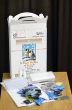 Lade das Bild in den Galerie-Viewer, Stickpackung mit Perlen "Die Meisen warten auf den Frühling"