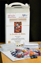 Lade das Bild in den Galerie-Viewer, Stickpackung mit Perlen "Im Rascheln der Blätter"