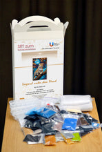 Lade das Bild in den Galerie-Viewer, Stickpackung mit Perlen "Leopard unter dem Mond"