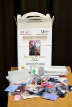 Lade das Bild in den Galerie-Viewer, Stickpackung mit Perlen "Pfauen auf der Sakura. Teil 1"