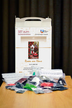 Lade das Bild in den Galerie-Viewer, Stickpackung mit Perlen "Rosen am Haus"