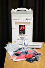 Lade das Bild in den Galerie-Viewer, Stickpackung mit Perlen "Rote Anemone"