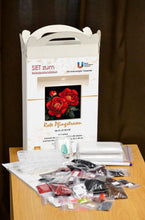 Lade das Bild in den Galerie-Viewer, Stickpackung mit Perlen "Rote Pfingstrosen"