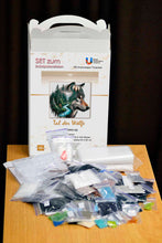 Lade das Bild in den Galerie-Viewer, Stickpackung mit Perlen "Tal der Wölfe"