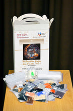 Lade das Bild in den Galerie-Viewer, Stickpackung mit Perlen "Weihnachten hinter dem Fenster. Teil 1"