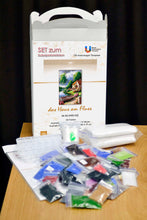Lade das Bild in den Galerie-Viewer, Stickpackung mit Perlen "das Haus am Fluss"