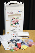 Lade das Bild in den Galerie-Viewer, Stickpackung mit Perlen "rosa Bewunderung"