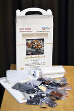 Lade das Bild in den Galerie-Viewer, Stickpackung mit Perlen "schwebende Anmut"