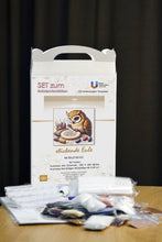 Lade das Bild in den Galerie-Viewer, Stickpackung mit Perlen "stickende Eule"