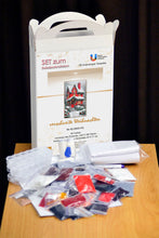 Lade das Bild in den Galerie-Viewer, Stickpackung mit Perlen "verschneite Weihnachten"