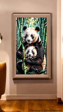 Lade das Bild in den Galerie-Viewer, Stickpackung mit Perlen "Pandas im Bambuswald"