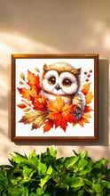 Lade das Bild in den Galerie-Viewer, Stickpackung mit Perlen "kleine Eule in Herbstblättern"