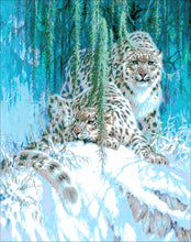 Lade das Bild in den Galerie-Viewer, Stickpackung mit Perlen "Schneeleopard"