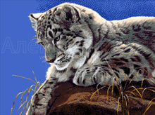 Lade das Bild in den Galerie-Viewer, Stickpackung mit Perlen "nächtliche Jagd"