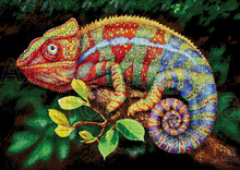 Lade das Bild in den Galerie-Viewer, Stickpackung mit Perlen "Das Chamäleon"