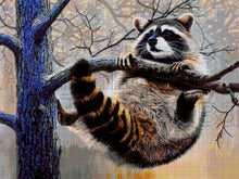 Lade das Bild in den Galerie-Viewer, Stickpackung mit Perlen "Waschbär auf dem Baum"