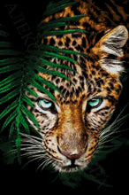 Lade das Bild in den Galerie-Viewer, Stickpackung mit Perlen "Jaguar in Lauerstellung"