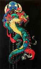 Lade das Bild in den Galerie-Viewer, Stickpackung mit Perlen "Drachen"