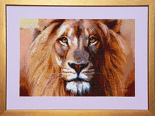 Lade das Bild in den Galerie-Viewer, Stickpackung mit Perlen "Dschungel-König"