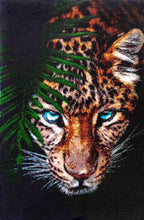 Lade das Bild in den Galerie-Viewer, Stickpackung mit Perlen "Jaguar in Lauerstellung"