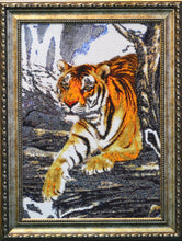 Lade das Bild in den Galerie-Viewer, Stickpackung mit Perlen "Tiger in Bergen"