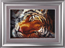 Lade das Bild in den Galerie-Viewer, Stickpackung mit Perlen "Ussuri Tiger"