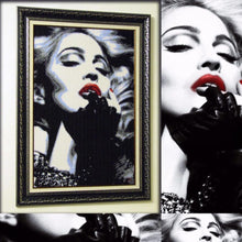 Lade das Bild in den Galerie-Viewer, Stickpackung mit Perlen "Madonna"