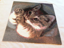 Lade das Bild in den Galerie-Viewer, Stickpackung mit Perlen "kleine Zuckerpuppe"