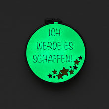 Lade das Bild in den Galerie-Viewer, Nachtleuchtender Needle Minder "Schaffen!"