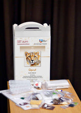 Lade das Bild in den Galerie-Viewer, Stickpackung mit Perlen "Gepard"
