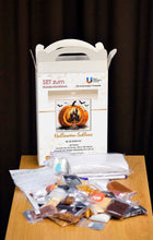 Lade das Bild in den Galerie-Viewer, Stickpackung mit Perlen &quot;Halloween-Schloss&quot;
