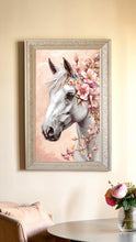 Lade das Bild in den Galerie-Viewer, Stickpackung mit Perlen "Pferd in Magnolienblüten"
