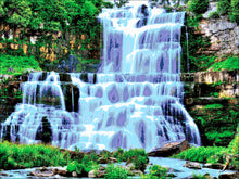Lade das Bild in den Galerie-Viewer, Stickpackung mit Perlen &quot;Wasserfall im Wald&quot;
