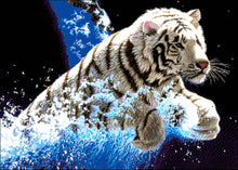 Lade das Bild in den Galerie-Viewer, Stickpackung mit Perlen &quot;Weißer Tiger&quot;
