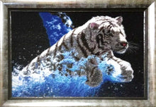 Lade das Bild in den Galerie-Viewer, Stickpackung mit Perlen &quot;Weißer Tiger&quot;
